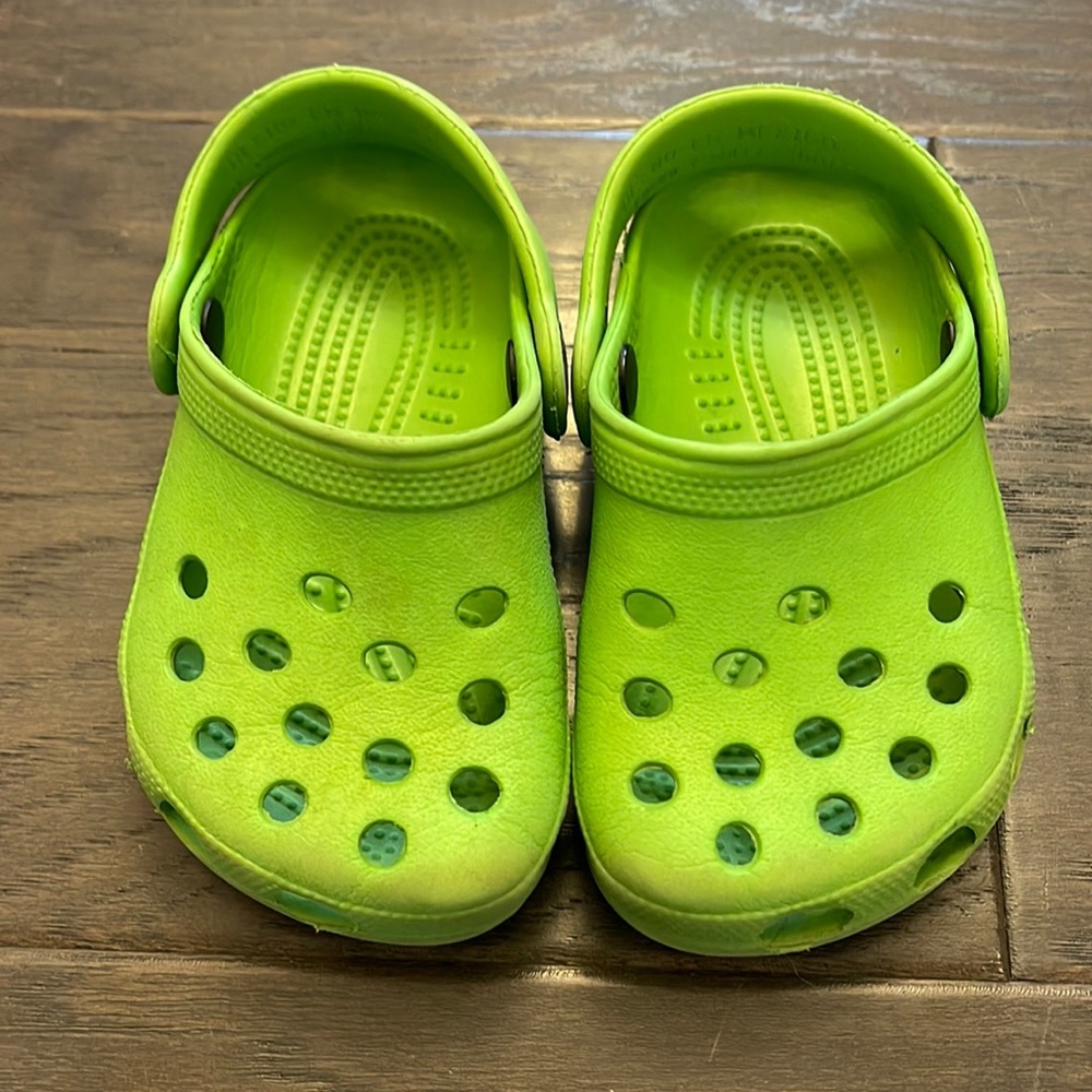 Crocs bright lime green clogs toddler size C 4 5